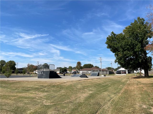 701 SW Dallas Street, Gravette, AR 72736