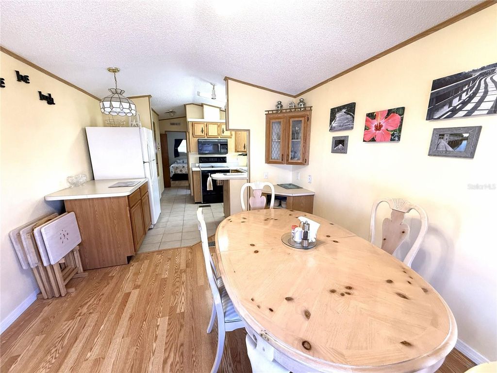 Image 8 of property listing at 3333 26TH AVENUE E 1006, Bradenton, FL 34208