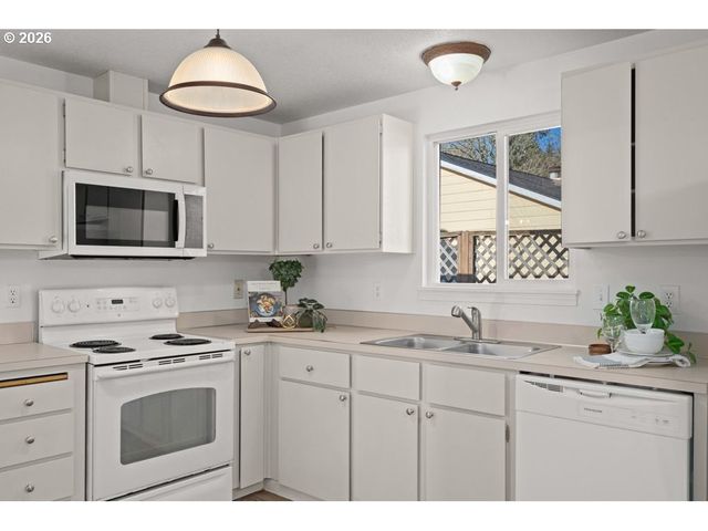 4482 Sw 179TH Ave, Beaverton, OR 97078