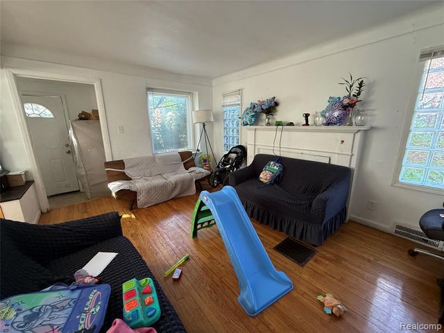 11300 Rossiter Street, Detroit, MI 48224