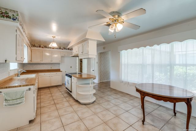 243 Twin Oak, Seguin, TX 78155