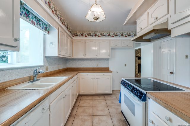 243 Twin Oak, Seguin, TX 78155