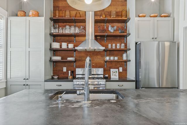 904 N PINE ST, San Antonio, TX 78202