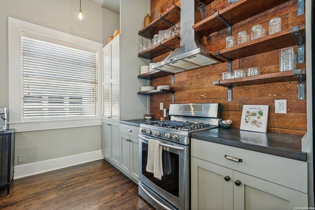 904 N PINE ST, San Antonio, TX 78202