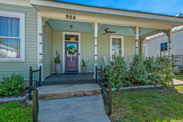 904 N PINE ST, San Antonio, TX 78202