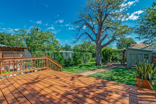 904 N PINE ST, San Antonio, TX 78202