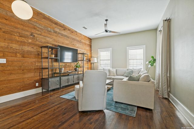 904 N PINE ST, San Antonio, TX 78202