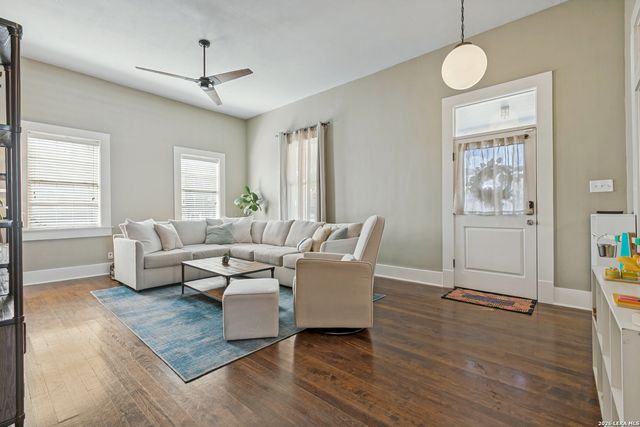 904 N PINE ST, San Antonio, TX 78202