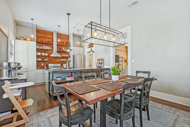904 N PINE ST, San Antonio, TX 78202