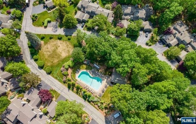 25 Stone Row Lane, Jefferson Township, NJ 07438