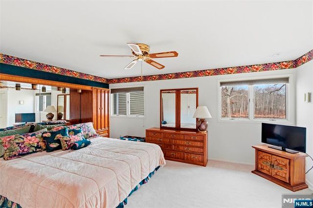 25 Stone Row Lane, Jefferson Township, NJ 07438