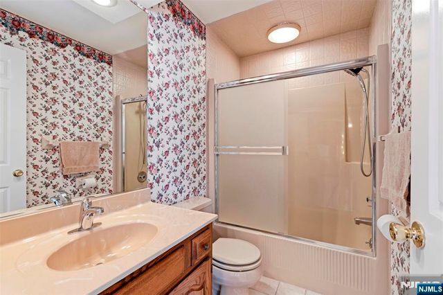25 Stone Row Lane, Jefferson Township, NJ 07438