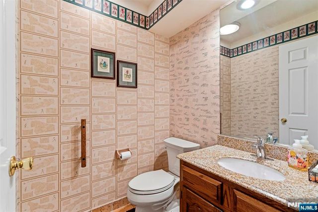 25 Stone Row Lane, Jefferson Township, NJ 07438
