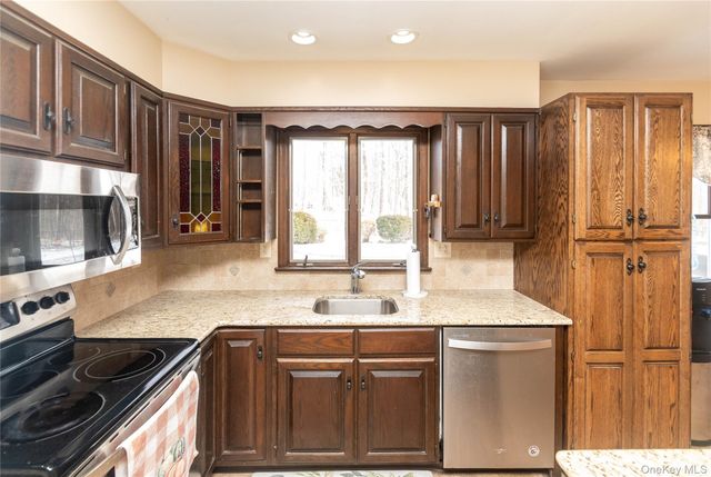 9 Brook Place, Wappingers Falls, NY 12590