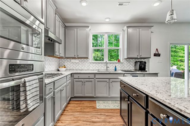 10146 Cameron Ridge Dr, Ashland, VA 23005