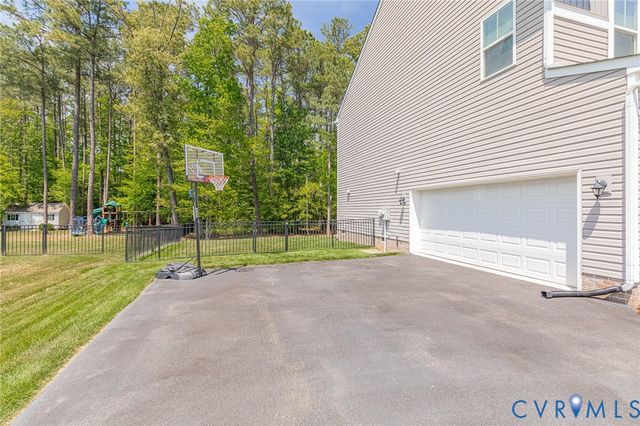 10146 Cameron Ridge Dr, Ashland, VA 23005