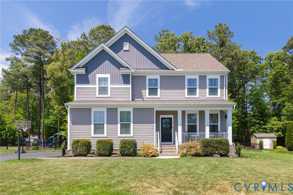 10146 Cameron Ridge Dr, Ashland, VA 23005