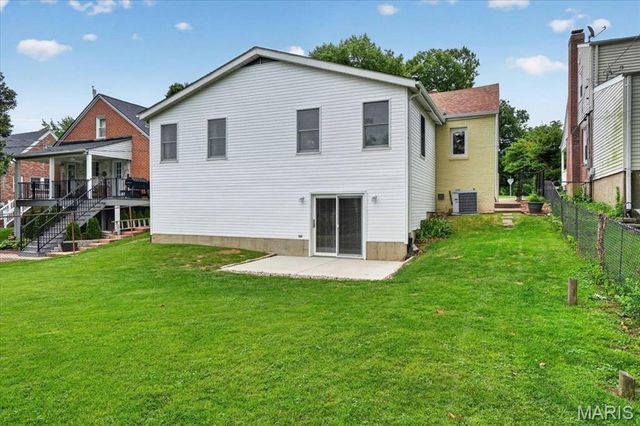1349 Andrew Drive, Glendale, MO 63122