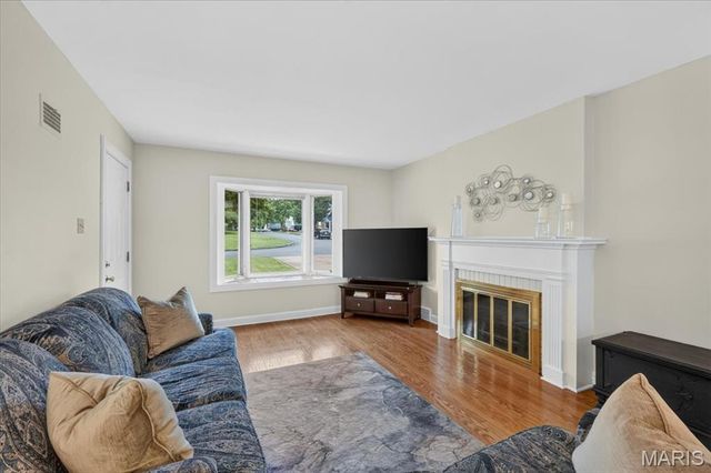 1349 Andrew Drive, Glendale, MO 63122