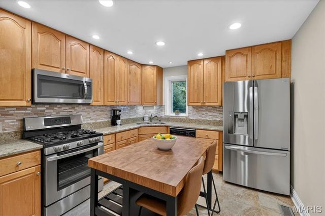 1349 Andrew Drive, Glendale, MO 63122