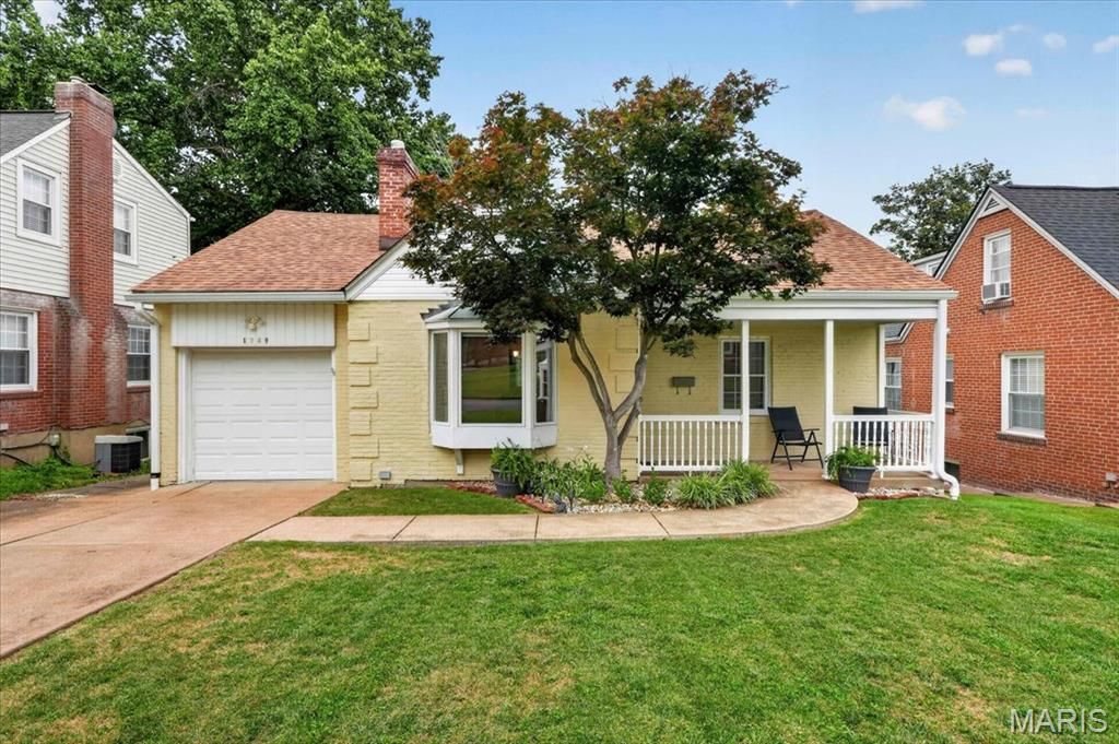 1349 Andrew Drive, Glendale, MO 63122