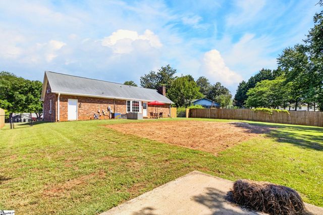 102 Ambergate Court, Greer, SC 29650