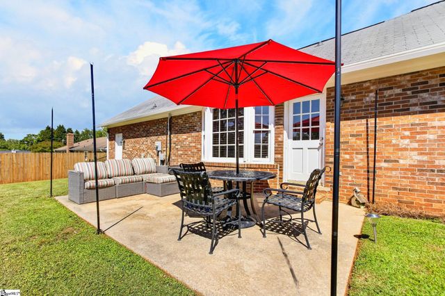 102 Ambergate Court, Greer, SC 29650