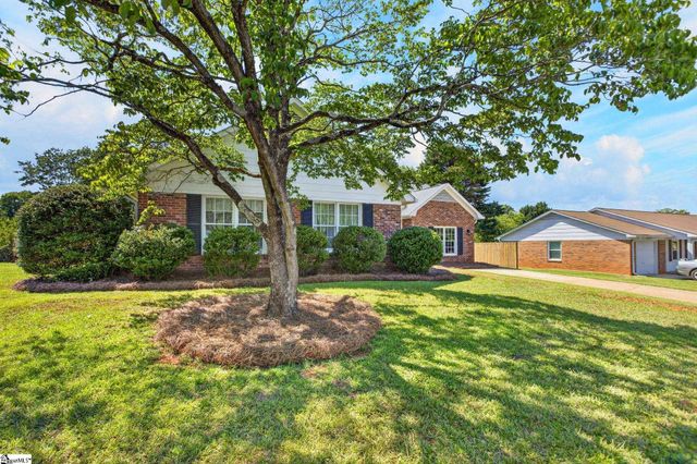 102 Ambergate Court, Greer, SC 29650