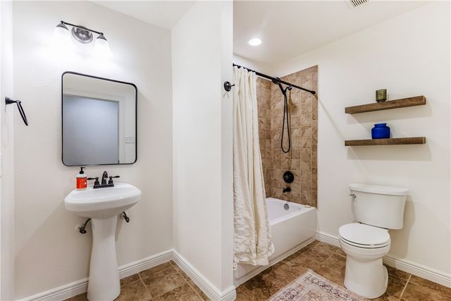 254 Vista Dr, Sandia, TX 78383