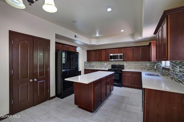 7729 BARTLETT LANDING Court, El Paso, TX 79912