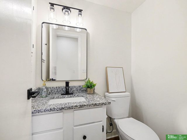 8740 Granville Parkway, La Vista, NE 68128