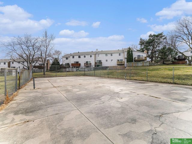 8740 Granville Parkway, La Vista, NE 68128