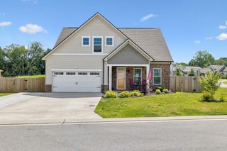 629 Whirlaway Dr, Burns, TN 37029