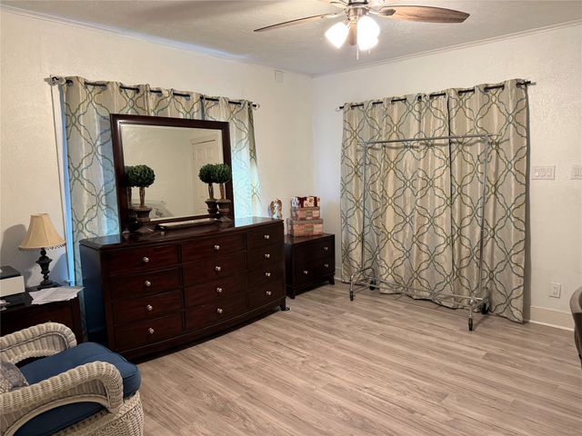 1126 S Oak Cliff Boulevard, Dallas, TX 75208