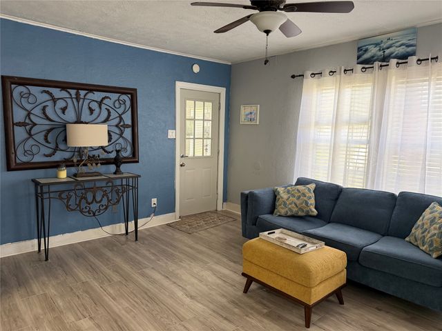 1126 S Oak Cliff Boulevard, Dallas, TX 75208