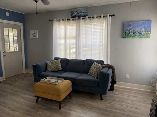 1126 S Oak Cliff Boulevard, Dallas, TX 75208