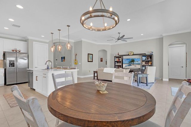 7203 33rd Square, Vero Beach, FL 32967