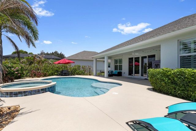 7203 33rd Square, Vero Beach, FL 32967