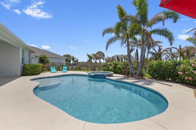 7203 33rd Square, Vero Beach, FL 32967