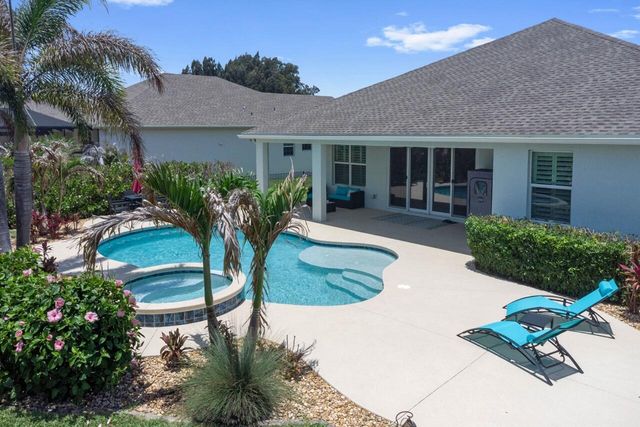 7203 33rd Square, Vero Beach, FL 32967