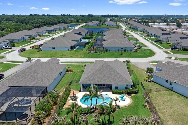 7203 33rd Square, Vero Beach, FL 32967