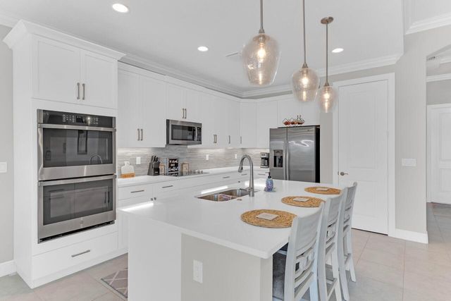 7203 33rd Square, Vero Beach, FL 32967