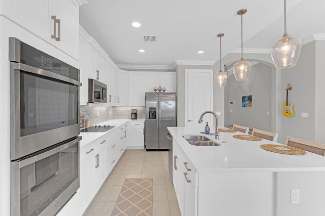 7203 33rd Square, Vero Beach, FL 32967