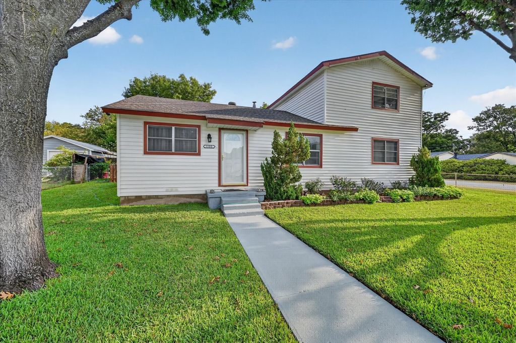 5800 Isbell Street, Sansom Park, TX 76114 — photo 4