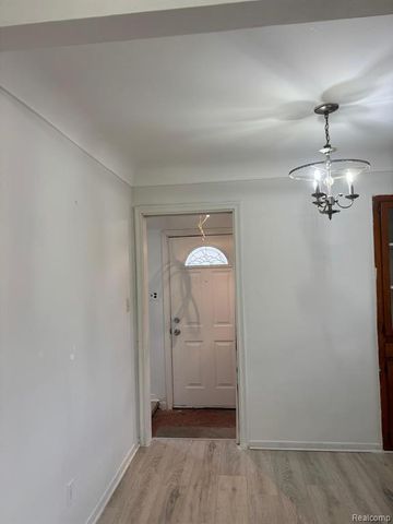 7140 Iowa Street, Detroit, MI 48212