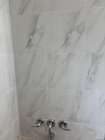 7140 Iowa Street, Detroit, MI 48212