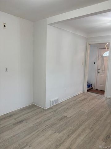 7140 Iowa Street, Detroit, MI 48212