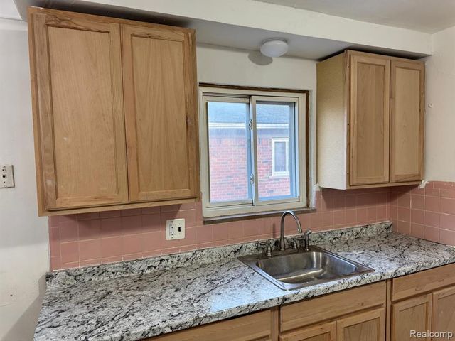 7140 Iowa Street, Detroit, MI 48212