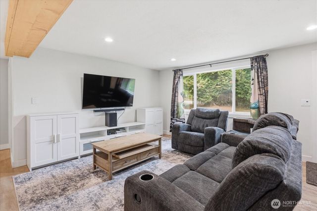 12031 SE Kent Kangley Rd, Kent, WA 98030