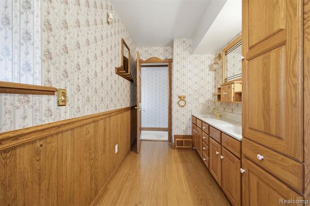 6466 N Lafayette Street, Dearborn Heights, MI 48127